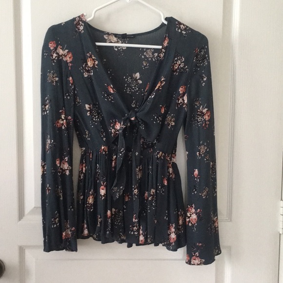 American Eagle Outfitters Tops - American Eagle Front Tie Floral Top